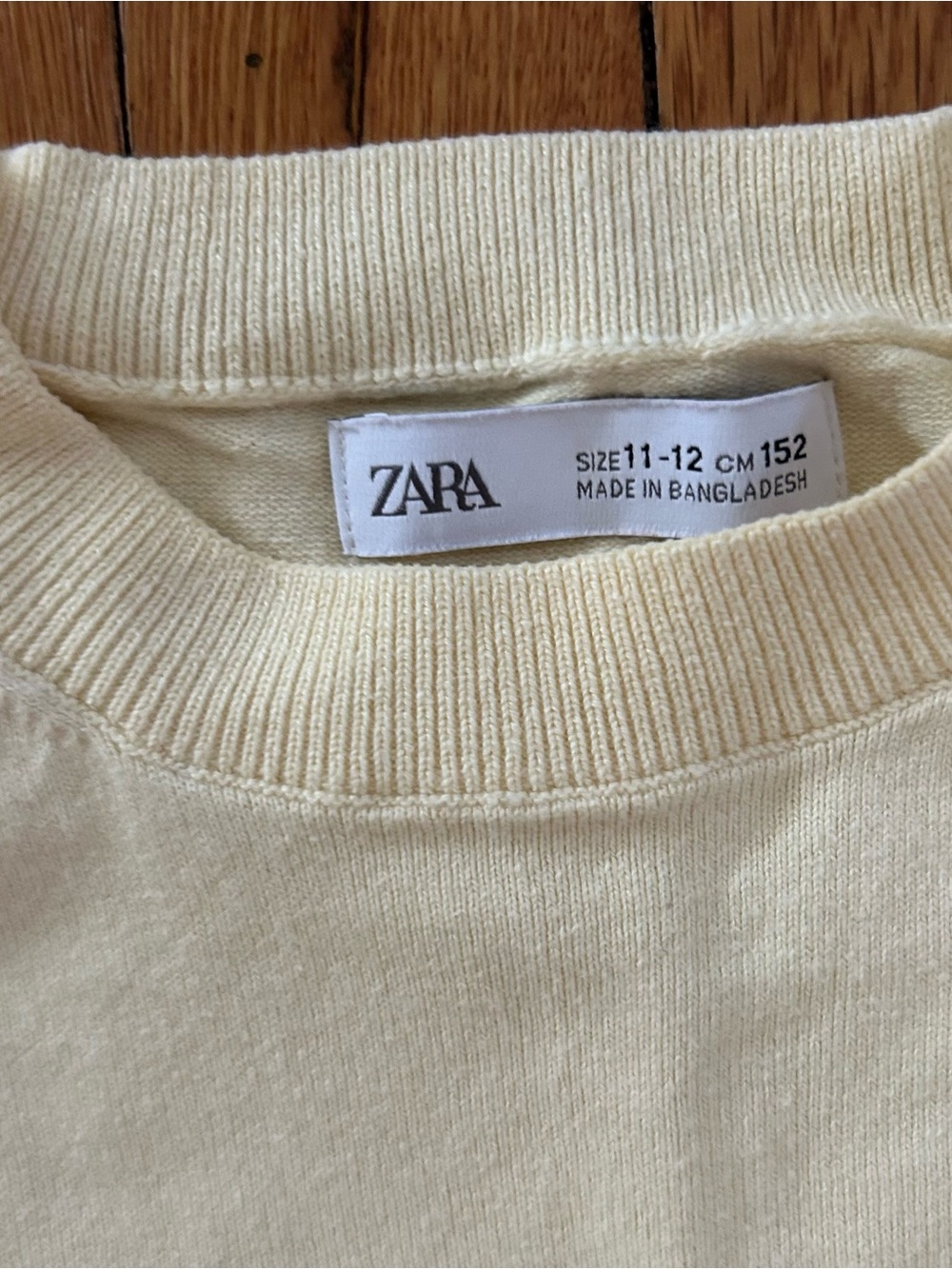 Zara size 11-12 Boys butter yellow classic crewneck sweater Soft, breathable - Picture 2 of 2